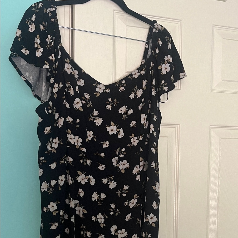Black Floral Scoop Neck Dress with White Blossoms